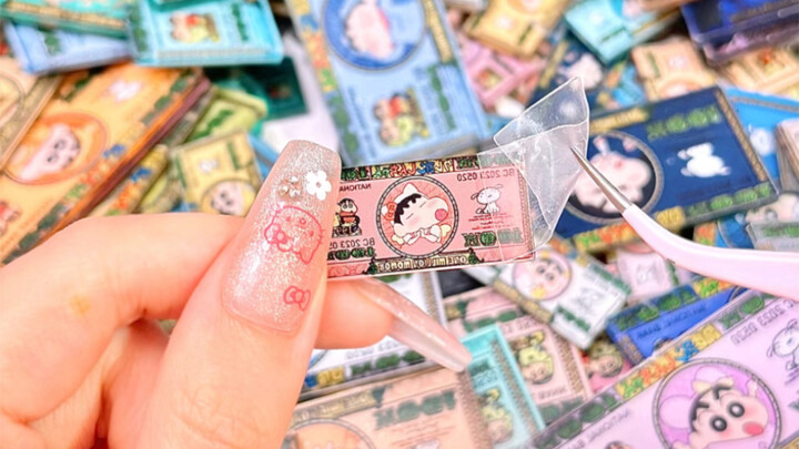 买了两百多块蜡笔小新亚克力片片