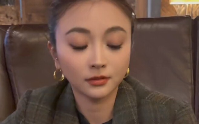 Không ngờ đối tượng mai mối của tôi lại chính là sếp nữ của mình!