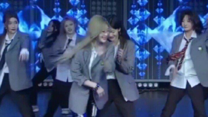 Hai người bận rộn｜Danni, anh uống một chút phải không?｜Qiqi: Hả? Chuyện gì đang xảy ra vậy? Bình sữa