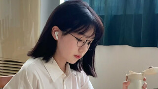 سمعت أنك تحب الفتيات الجميلات اللواتي يرتدين النظارات