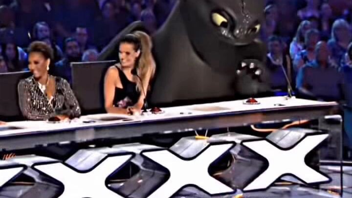 talented dragon toothless😂😂😂