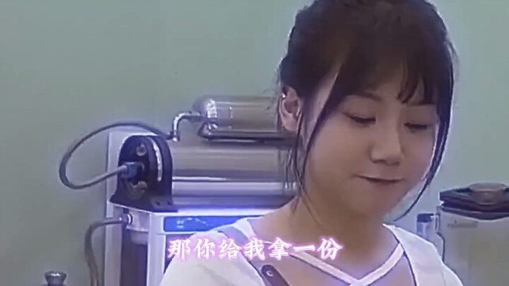 Seeing her giving a seductive smile makes me lose my composure.