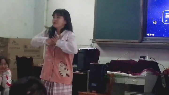 [Other people's class monitor series] is a healing home dance! Dancing "Friday Morning" at school [M