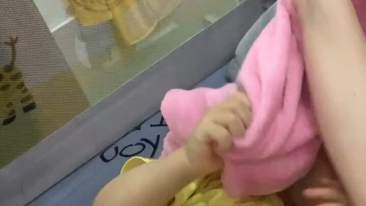 Em bé rio