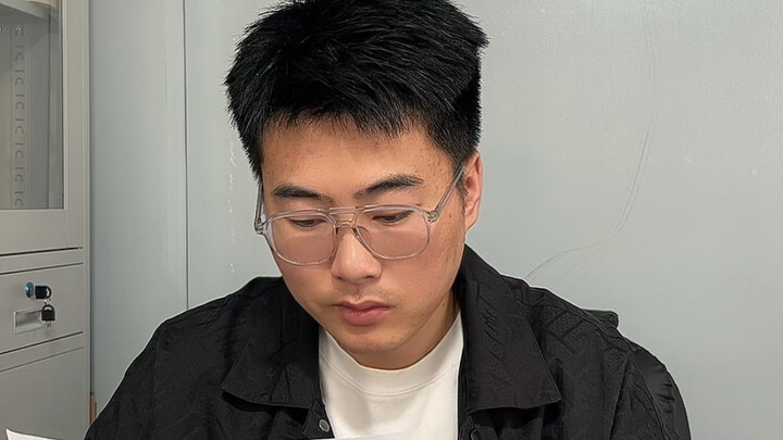 Sikap Berbeda Kontraktor Terhadap Kandidat dengan Tingkat Pendidikan yang Berbeda dalam Wawancara