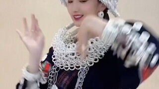 Mao Xiaotong丨DJ Dance of the Mandarin Ducks (Hmong Costume Version)