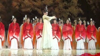 Dengan gerakan-gerakan yang sulit dan kombo yang halus, dewi Tang Shiyi adalah peri di atas panggung