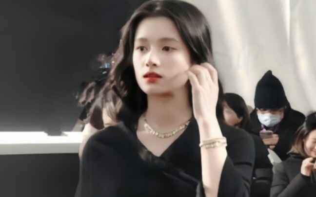 归 国 白 月 光