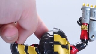 [Kamen Rider yang melawan monster dengan tubuhnya] -FFR series KUUGA01 unboxing