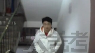 网友给大门装上监控之后，发现了一群可爱的邻居，网友：“就想知道这门上到底放了啥？”