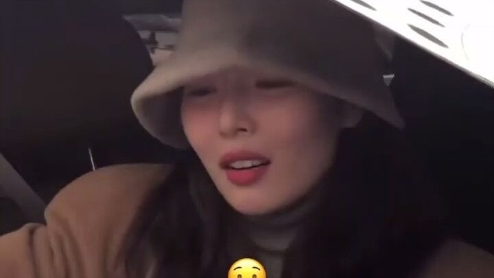 ฮย็อนอาหลังเลิกงานจะไปเดทกับพี่เขย แฟนคลับก็ส่งลูกอมมะนาวให้ ฮ่าๆๆ อาหารตาชัดๆ แม้จะมาช้าแต่ก็มาถึง!