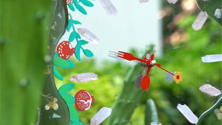 Make a clock that collects landscapes~