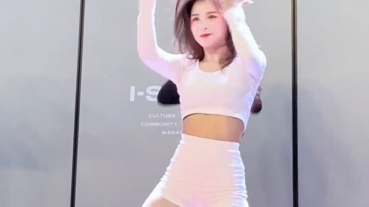 "Cheshire" - itzy ฉันยังติดสติ๊กเกอร์ติดเล็บเพื่อเต้นเลยด้วยซ้ำ~