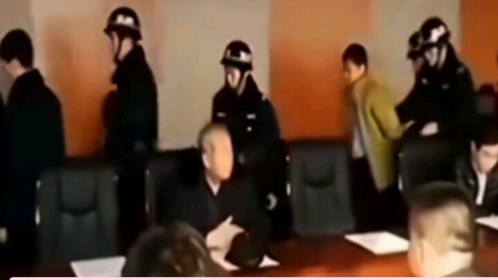 กำลังมีการประชุมและเจ้าหน้าที่ทุจริตจะถูกจับกุมโดยตรงที่สถานที่ประชุม...