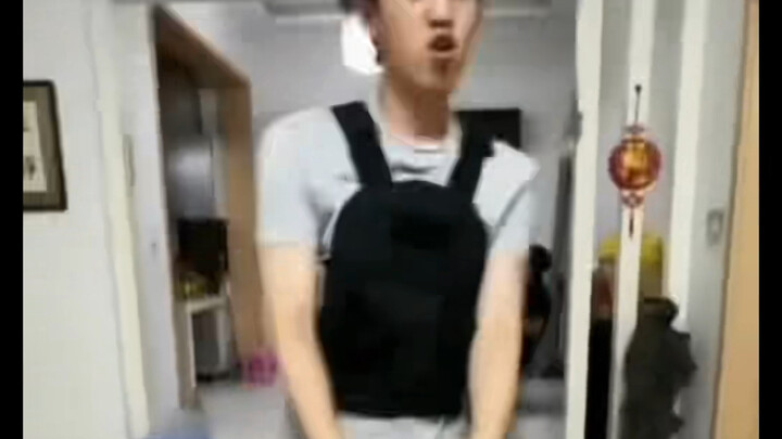 Tarian Menggertak Gigi (Versi Siaran Langsung)