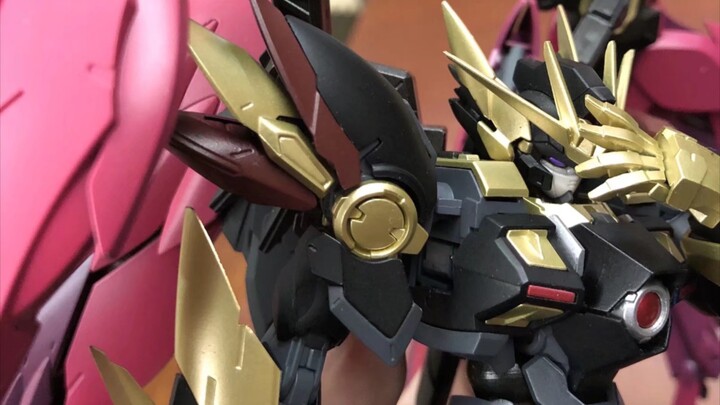 Hah hahahahahaha! Apakah ini Gundam?