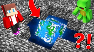 JJ and Mikey Found PLANET Under THE BEDROCK in Minecraft Maizen!