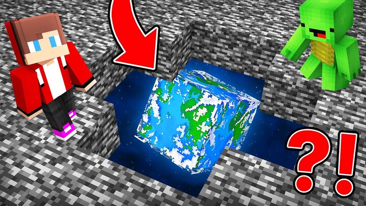 JJ and Mikey Found PLANET Under THE BEDROCK in Minecraft Maizen!