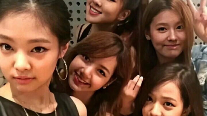 BLACKPINK's dance practice in the studio before debut