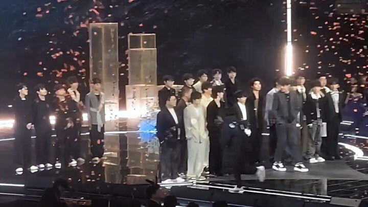 Saat si milk tea pertama kali tampil, aku langsung tahu penampilannya pasti nggak biasa!