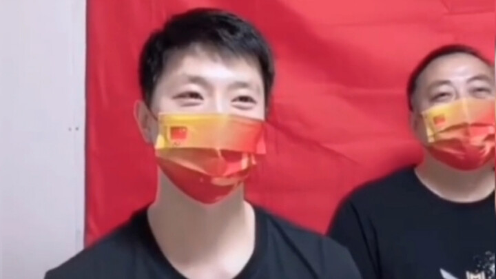 Ma Long revealed in a livestream that Ocharov asked him for a short-sleeved shirt to win the match, 