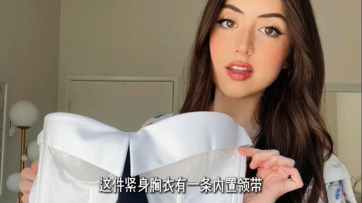 การตลาดครีเอเตอร์ต่างประเทศ | บล็อกเกอร์แฟชั่นต่างประเทศแต่ง OOTD เสื้อคอร์เซ็ต!