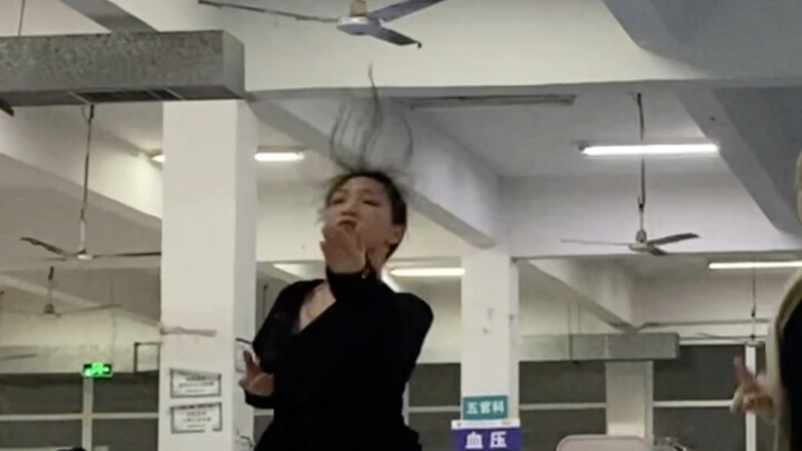 ท่าเต้นในน้ำ: ผมของฉันเต้นได้ดีกว่าฉัน - AA Choreography