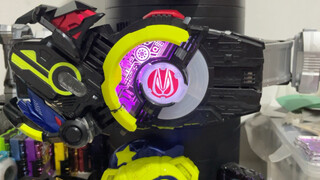 这算不算是某种意义上的高桥三作品集合！？geats 01  Ex-aid