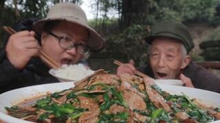 Stir-Fried Pig Liver With Garlic Chives in 12 Seconds