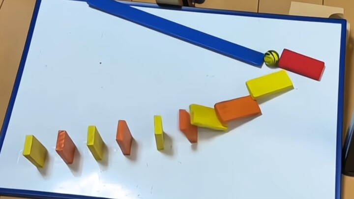 “Reaksi berantai manik-manik kaca ini”