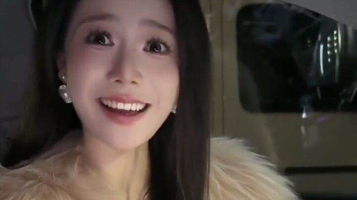 أختي، بعد التصوير خليه يروح، طيب؟ 😭