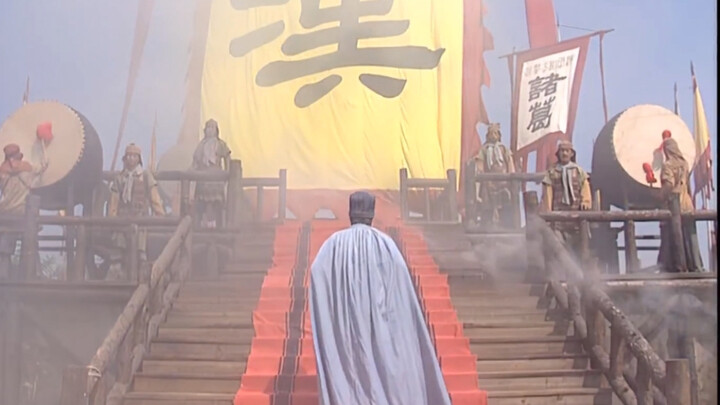 Jenderal strategi terus tersenyum, sementara perdana menteri terus menangis.