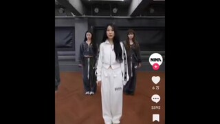 Xiao Shenyang's daughter NINA Shen Jiarun's "Freeze" is very popular in Brazil.