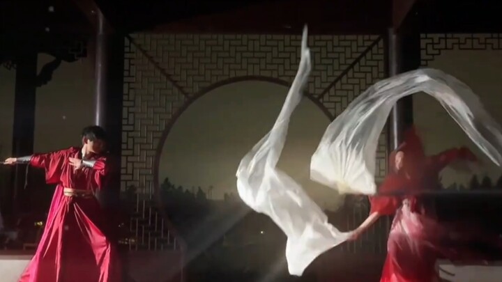 Mengulas tarian transformasi gaya kuno yang meledak di seluruh internet, langsung memukau semua oran