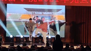 Biên Bách Hiền nhảy lại bài Candy dịp Tết Dương lịch (chưa nhảy vũ đạo Hàn Quốc bao nhiêu lần đâu (•