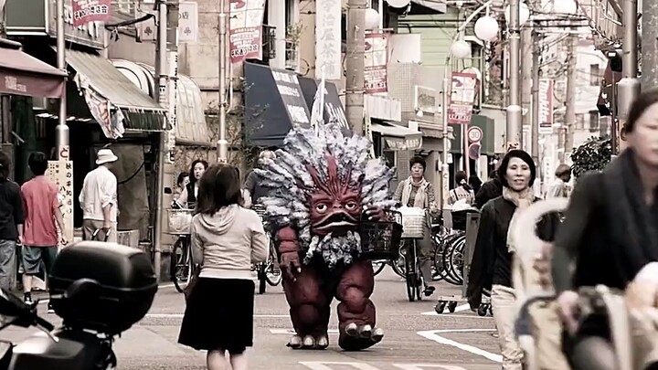 Who would have thought a monster could do laundry? And it’s so kind and cute too. What do you think 