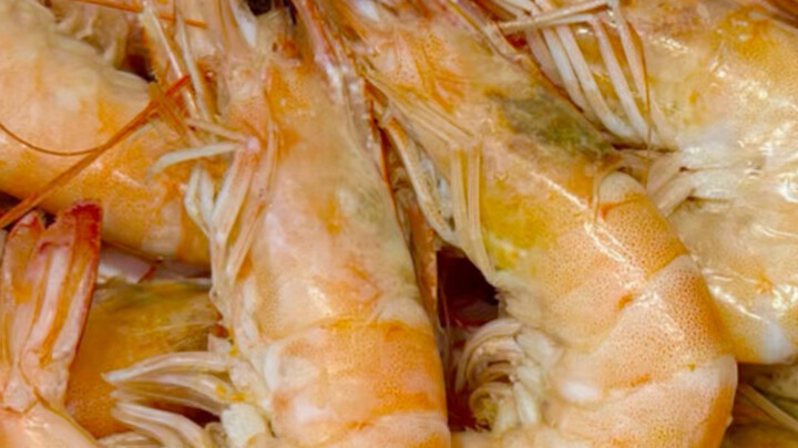 Ikuti saja, di rumah pun Anda bisa membuat udang rebus yang tidak keras dan tidak berlendir, justru 