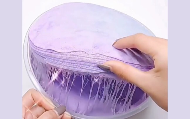 An older Internet celebrity tears down an ice mountain layer by layer