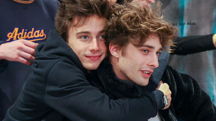 “坚定的浪漫主义者”