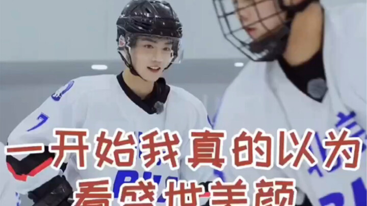 ที่แท้การใส่หมวกกันน็อกแบบครึ่งใบมีเหตุผลแบบนี้เอง…โถ ฉันนึกว่าเขาใส่เพราะกลัวกุ้งมองไม่เห็นหนุ่มหล่