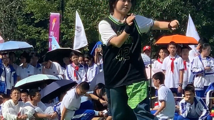 Olahraga sekolah bertemu dengan boom boom bass!