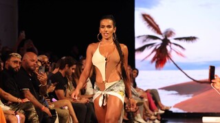 Priscilla Aqilla in Slow Motion