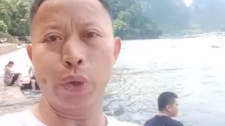 《桂林山水甲天下》中英文解说