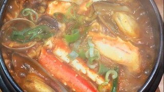 Quán mì nhỏ sử dụng rất nhiều nguyên liệu