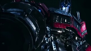 "The calm Optimus Prime is the same in every way, but the hot-tempered Prime is one in a million" se