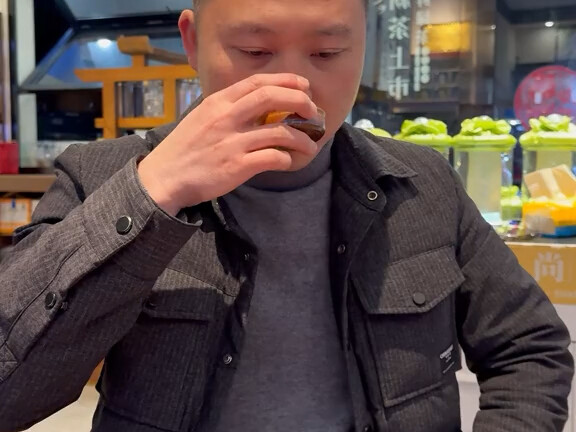 Passing off Oriental Leaf as premium tea—see how a senior tea taster reacts