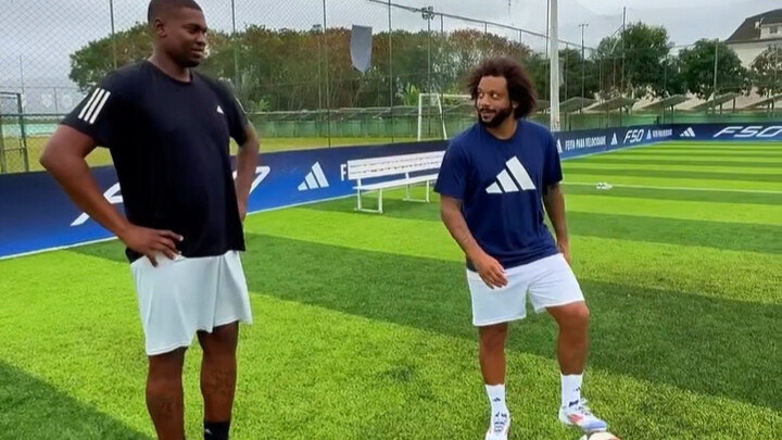 Are you teaching me how to lift the ball?