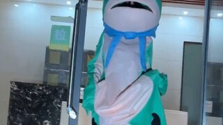 你们都去哪玩了 怎么不带上我蛙蛙！#大长腿 #高跟鞋 #青蛙人偶