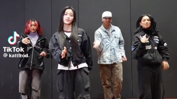 การท้าทายของ iroha และนักเต้นได้รับการกดไลก์จากนักออกแบบท่าเต้น nain แห่ง NMIXX และนักออกแบบท่าเต้น 