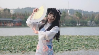 【喵子】旗袍泡面头～湖边抖三抖❤️桃花笑!